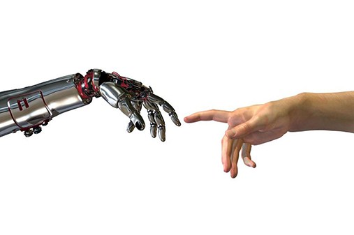 robot e uomo in contatto